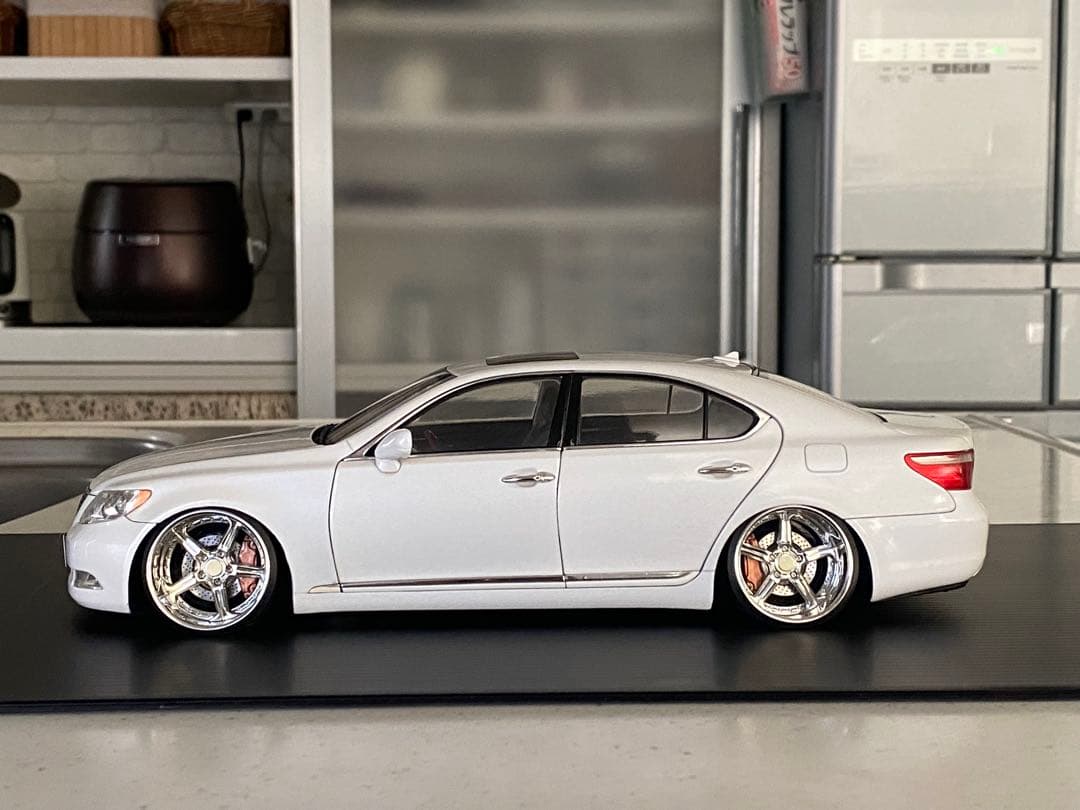 レクサス　LS460 1/18 20&21インチ ローダウンカスタム