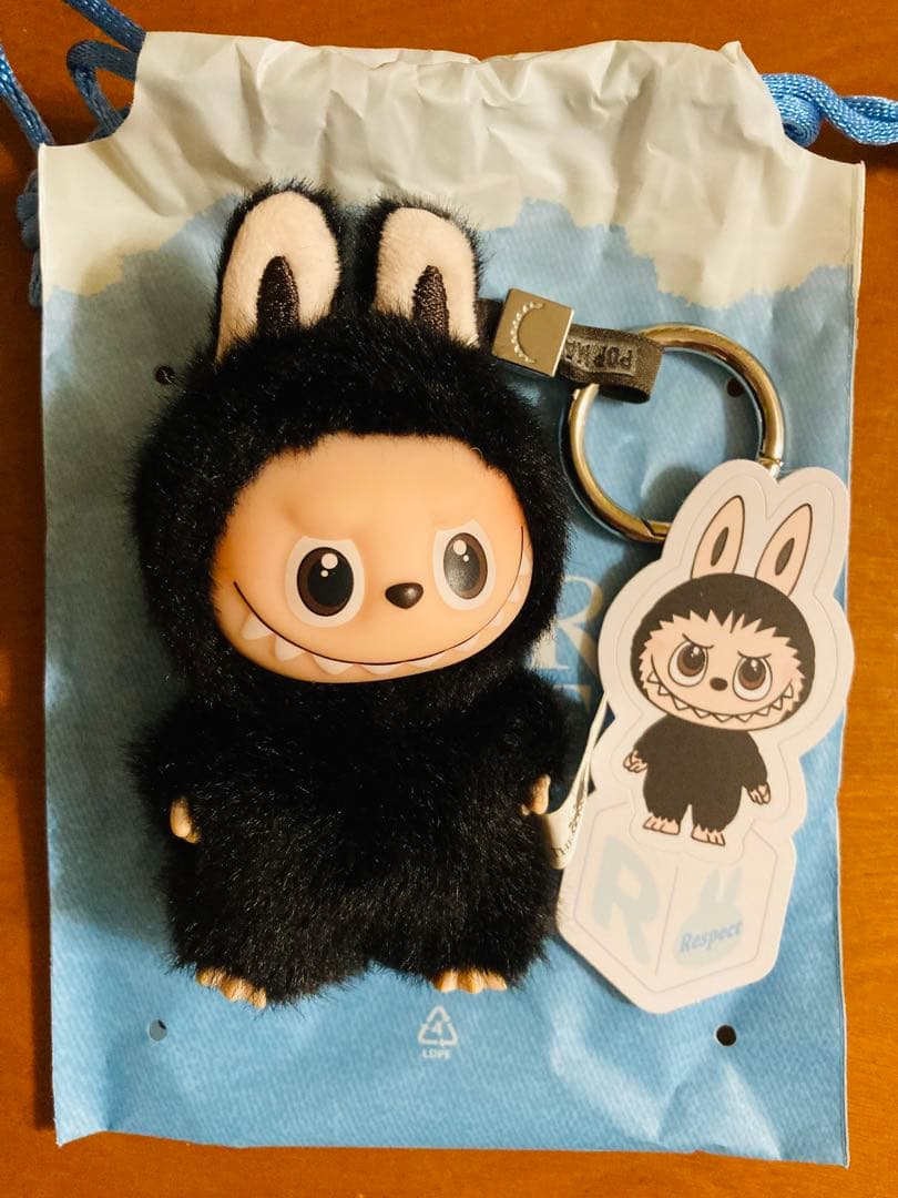 ラブブ イニシャル R キーホルダー　PIN FOR LOVE アルファベット