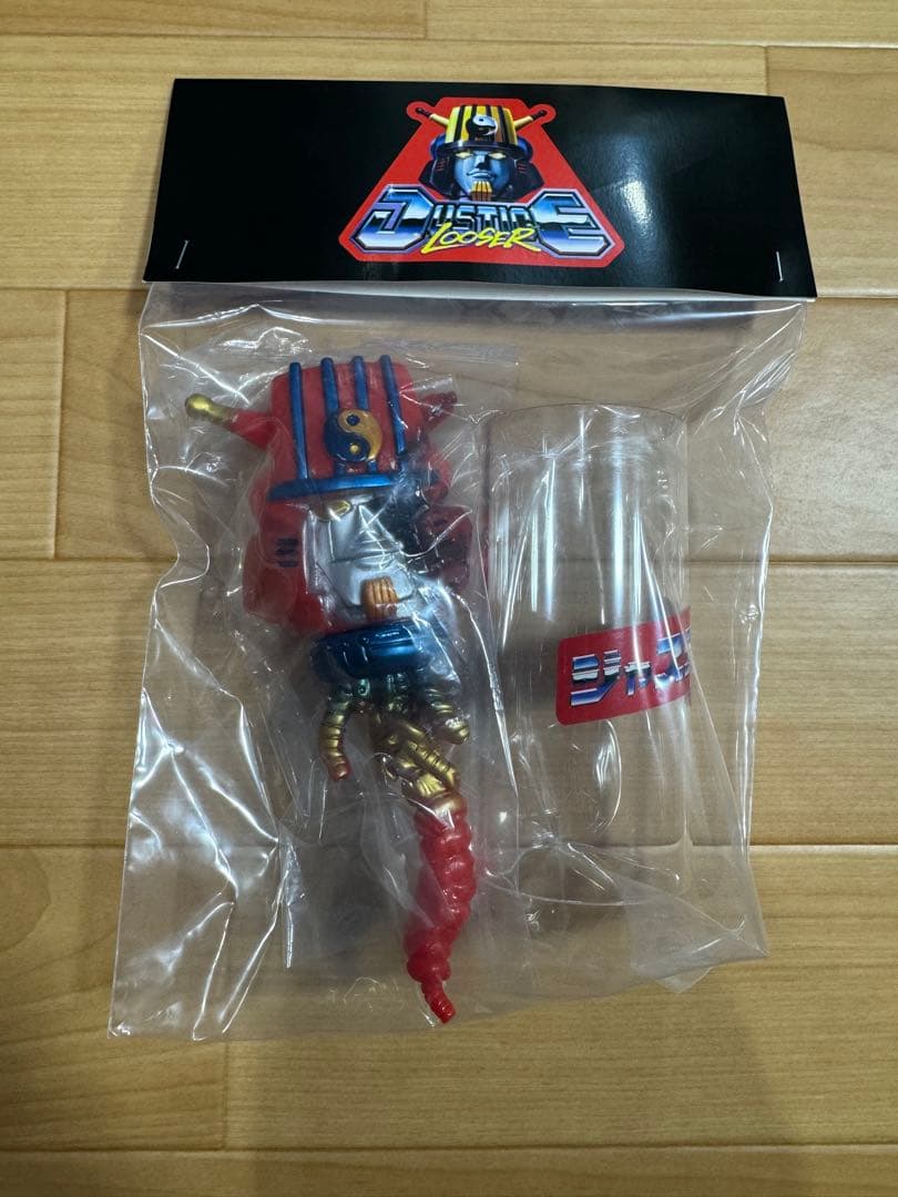 シカマァク ジャスティスルーザー ヘッダー/台座付き ソフビ