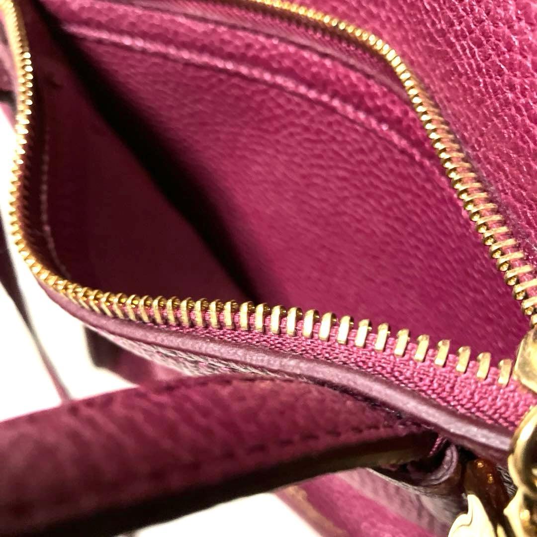 フェラガモ　イタリアンレザーハンドバッグ（バーガンディ）