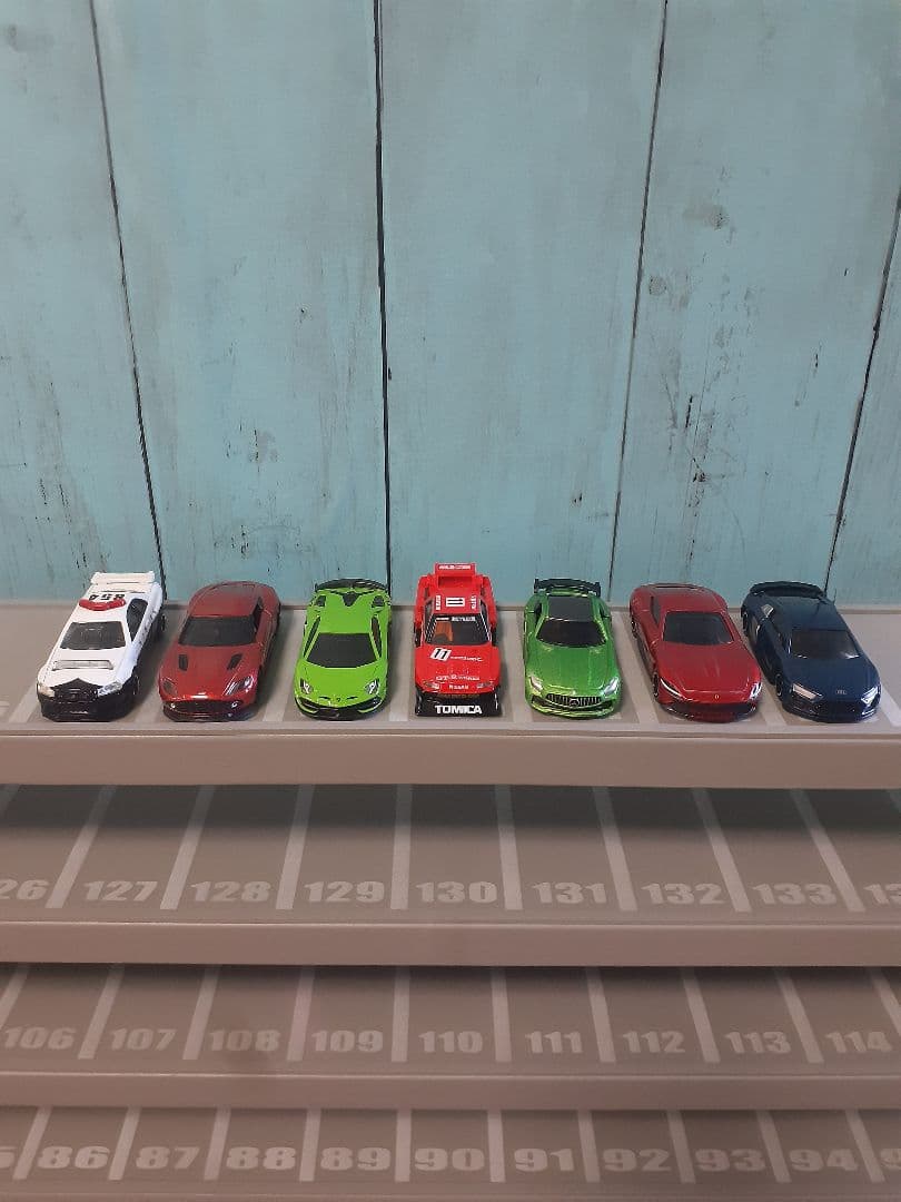 自作ミニカー収納棚9段168台ロータリー交差点付きトミカホットウィール
