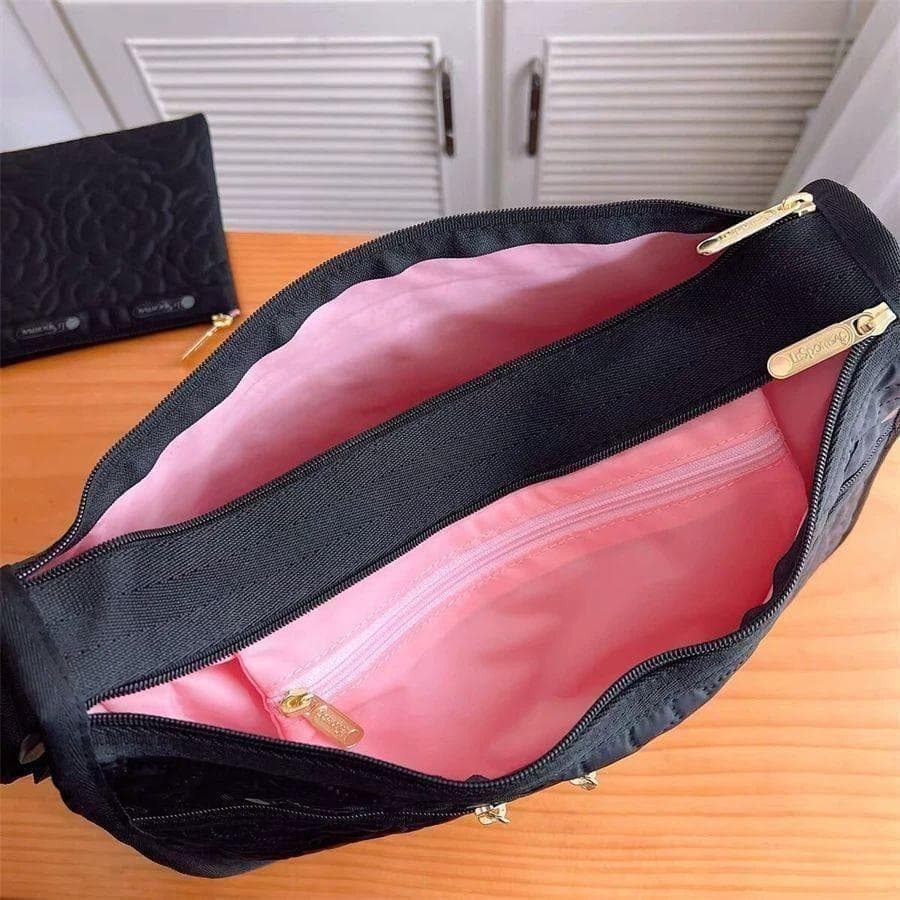 ショルダーバッグ　パフィーブロッサムズ　 レスポートサック　型押し　黒