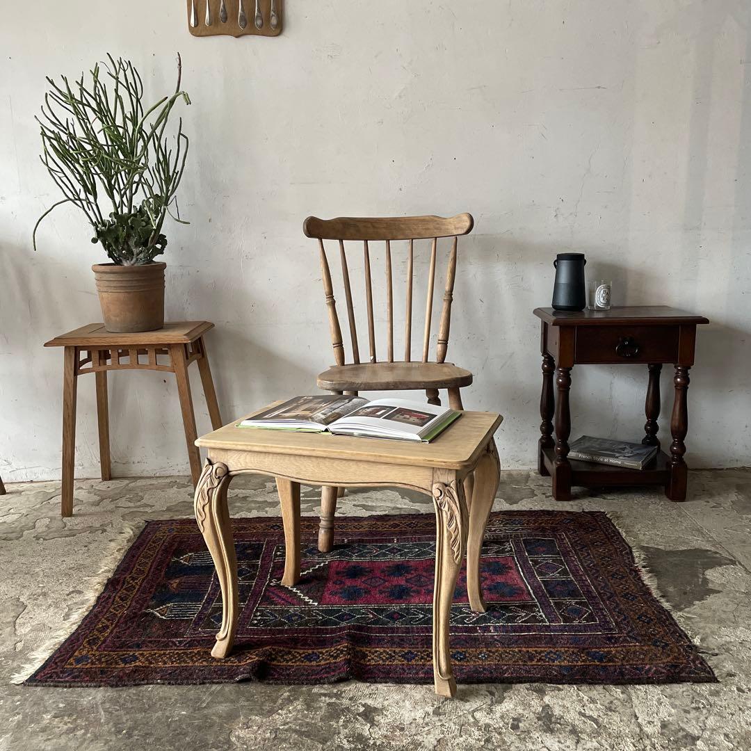 ビンテージ　　サイドテーブル ベッドサイドテーブル　猫脚　剥離