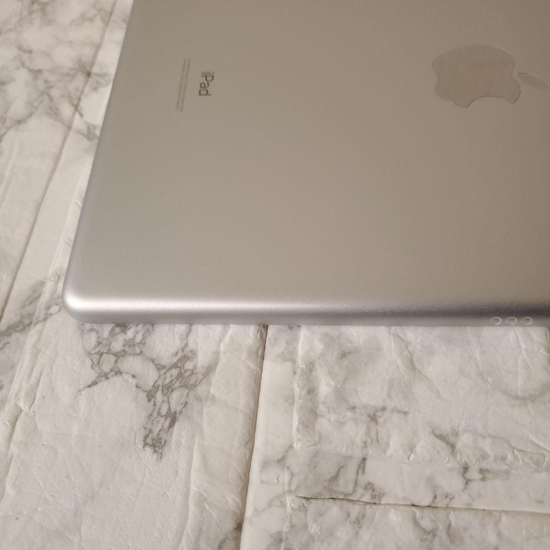 221 iPad 7世代 128GB SIMフリー シルバー