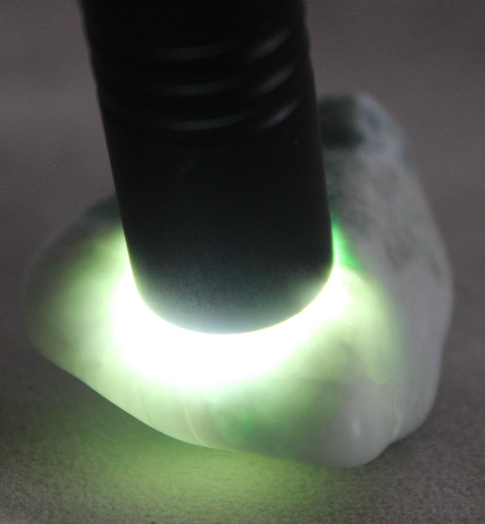 ［コレクション放出品］糸魚川翡翠 原石 26.0g