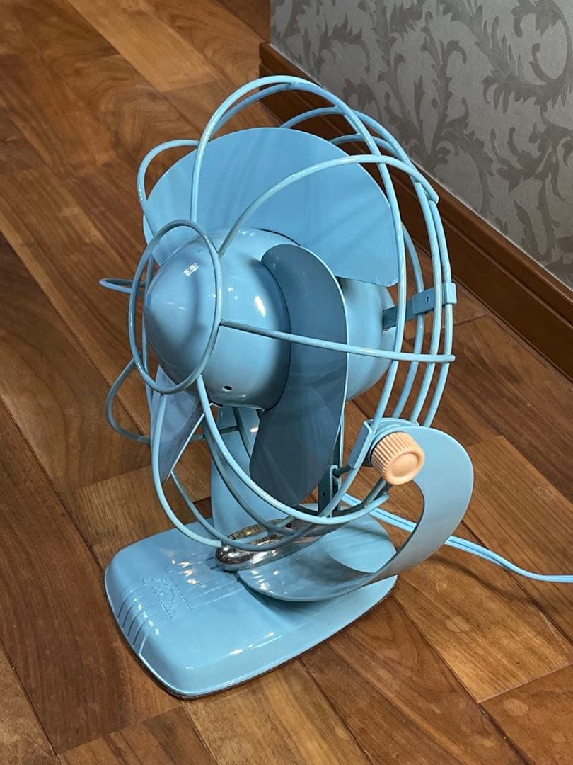 Toshibaレトロ扇風機　陽に向かう燕・向日葵のイメージデザインecoで涼しく