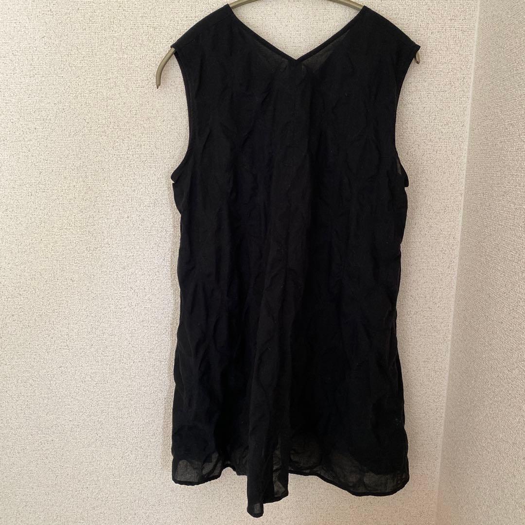 【最終価格】美品　BEARDSLEY ドットリップルノースリブラウス