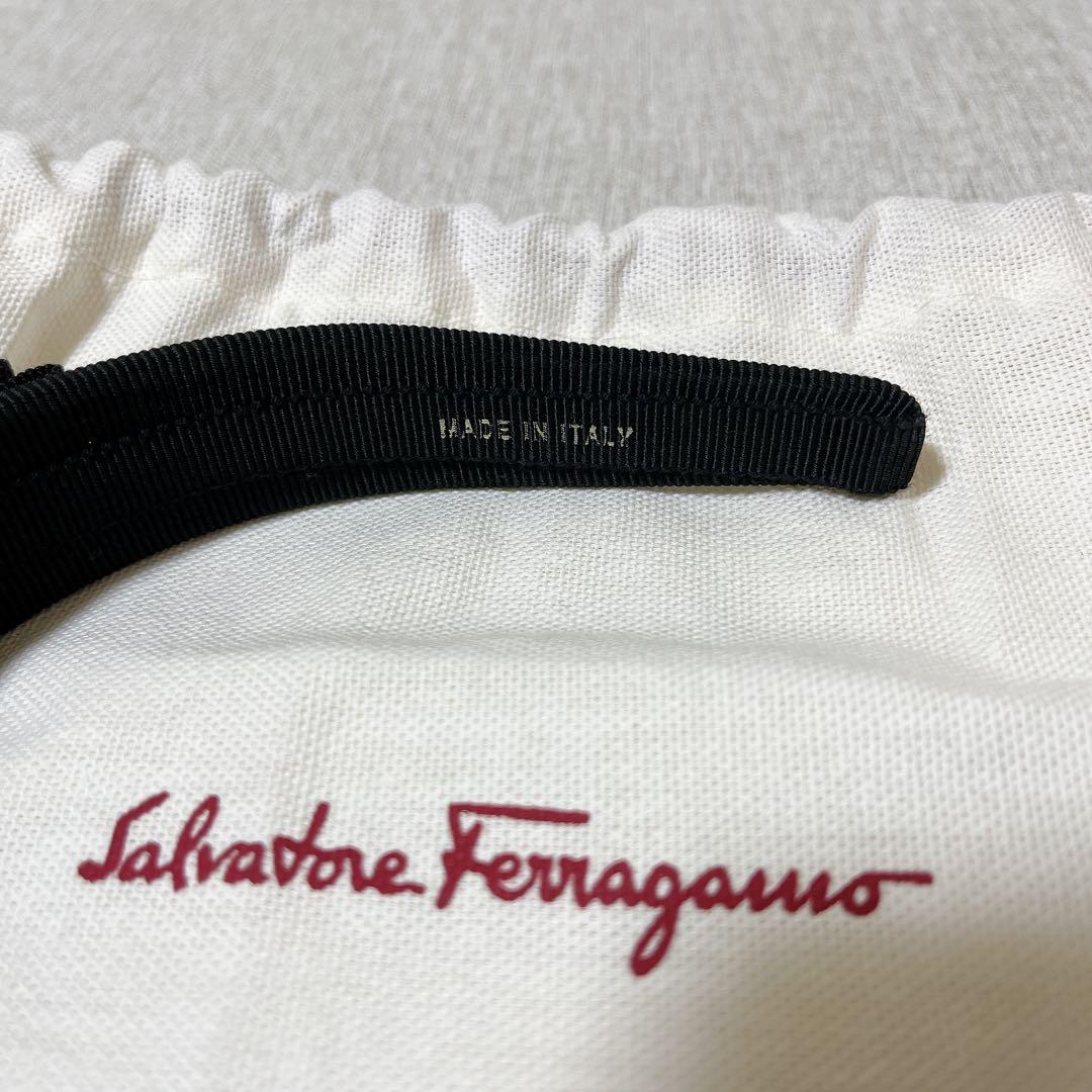 サルヴァトーレフェラガモ ヴァラリボン カチューシャ ビジュ ストーン ブラック