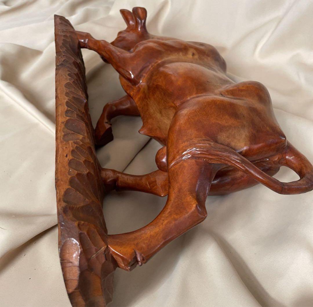 【縁起物】一本 木彫り 牛 重厚感 置物 風水 オブジェ