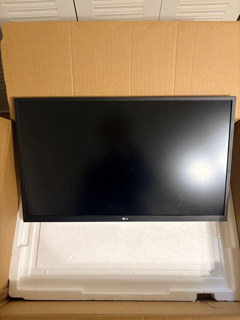 LG 27UL550-W UHD Monitor 4K 27インチ