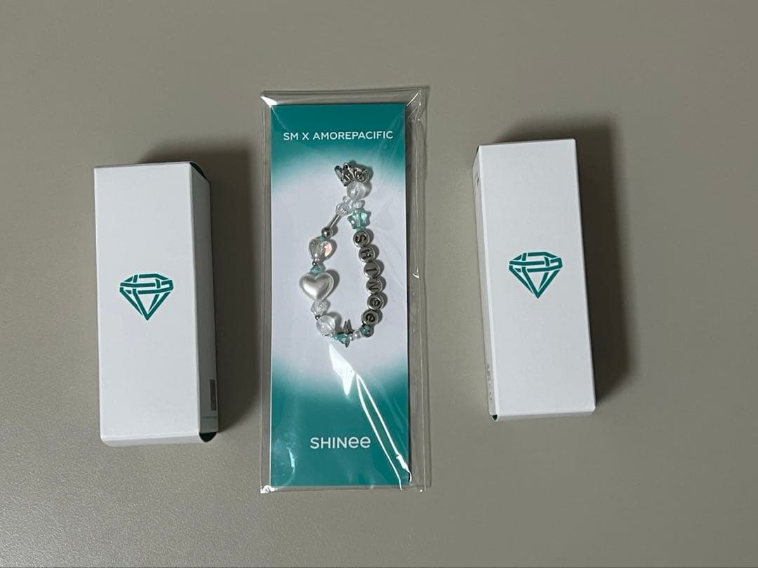 SHINee AMOREPACIFIC リップバーム2本➕チャーム　シャイニー