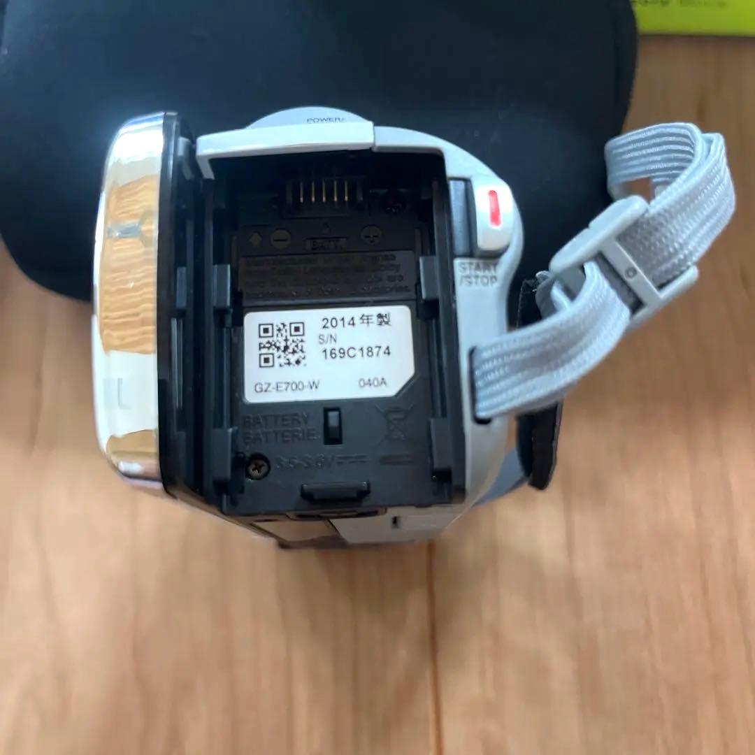 美品〜JVC Everio GZ-E700 ビデオカメラ ホワイト〜