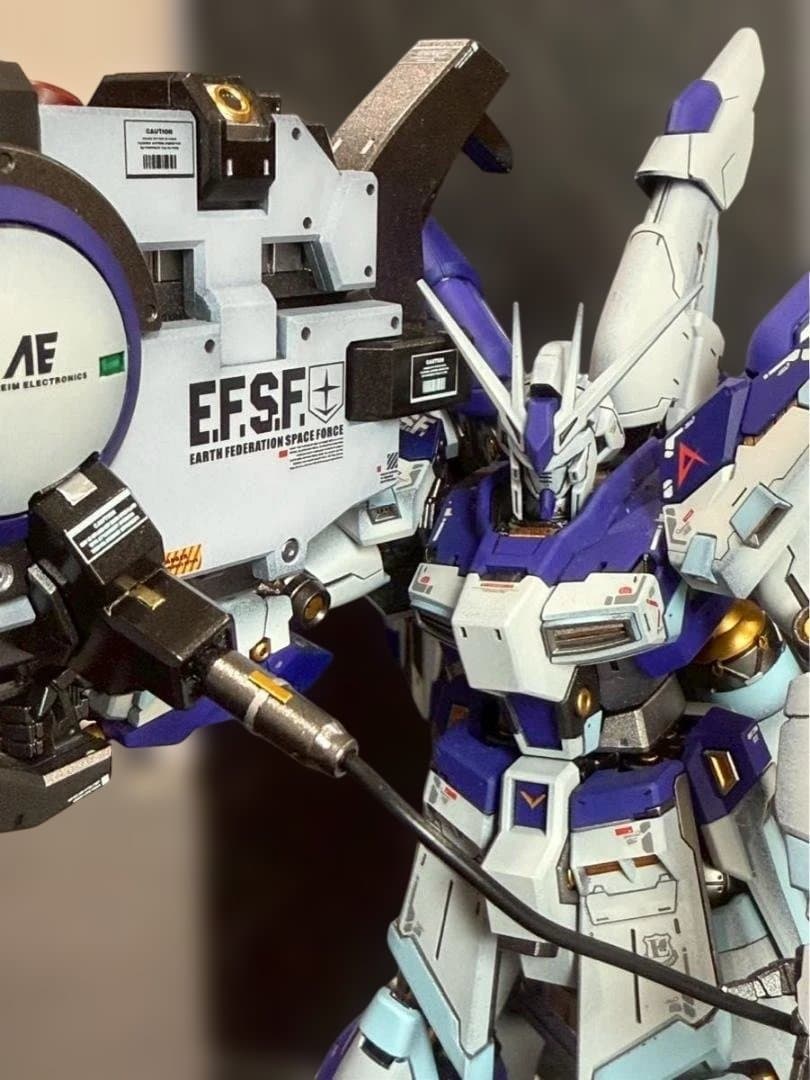 【塗装済】RG Hi-νガンダム＋ハイパー・メガ・バズーカ・ランチャー　完成品