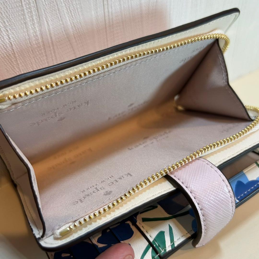 正月SALE新品未使用　箱入り　ギフト　ケイトスペード 二つ折り財布　フラワー