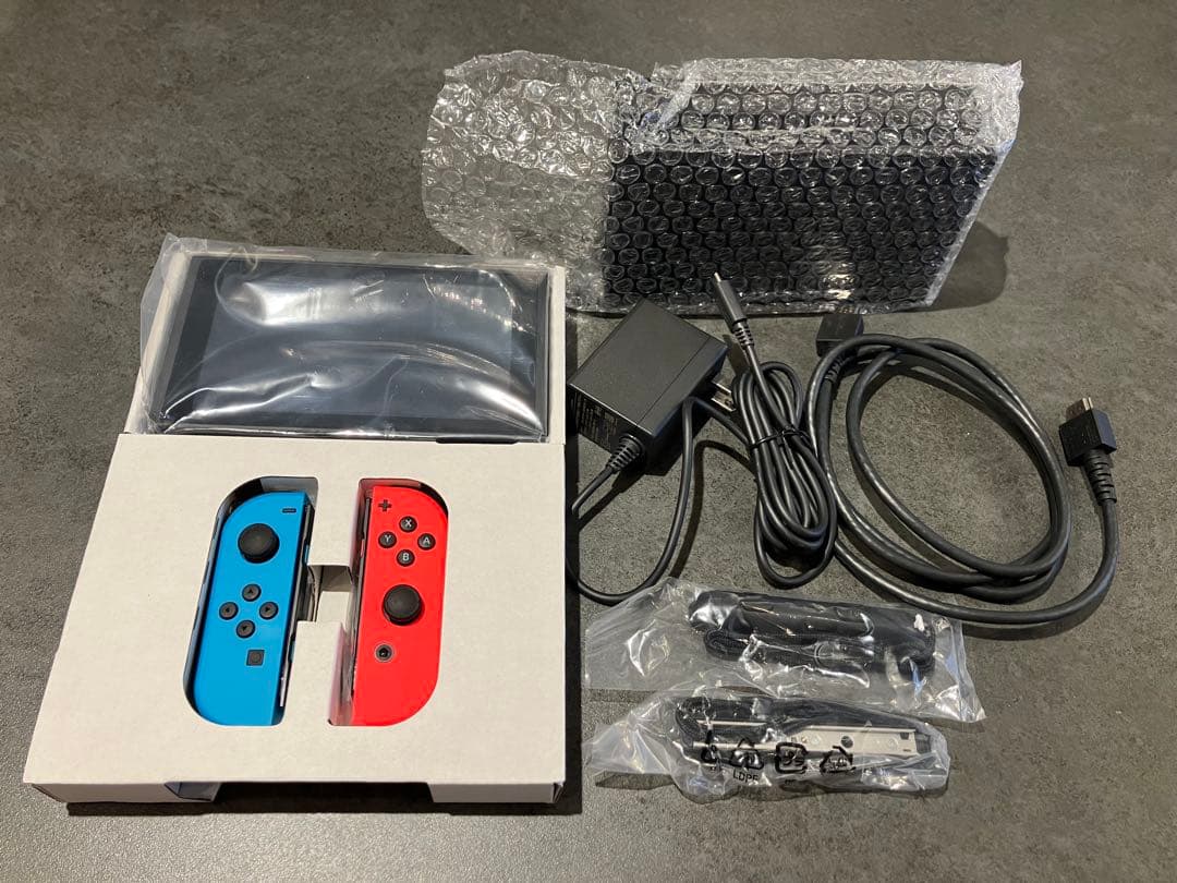 2024年製 Nintendo Switch 本体 青/赤 Joy-Con