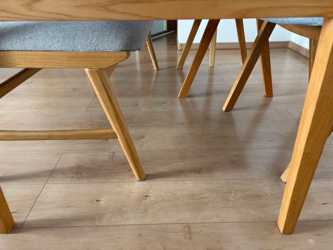 ak様値下げ　引取り可能な方。SIGNEダイニングテーブルチェア　４点セット