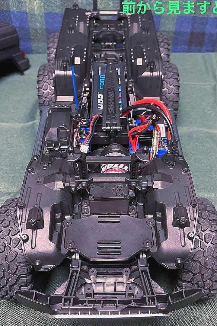 月半です トラクサス TRX6 ベンツ G63 クローラーTRX4