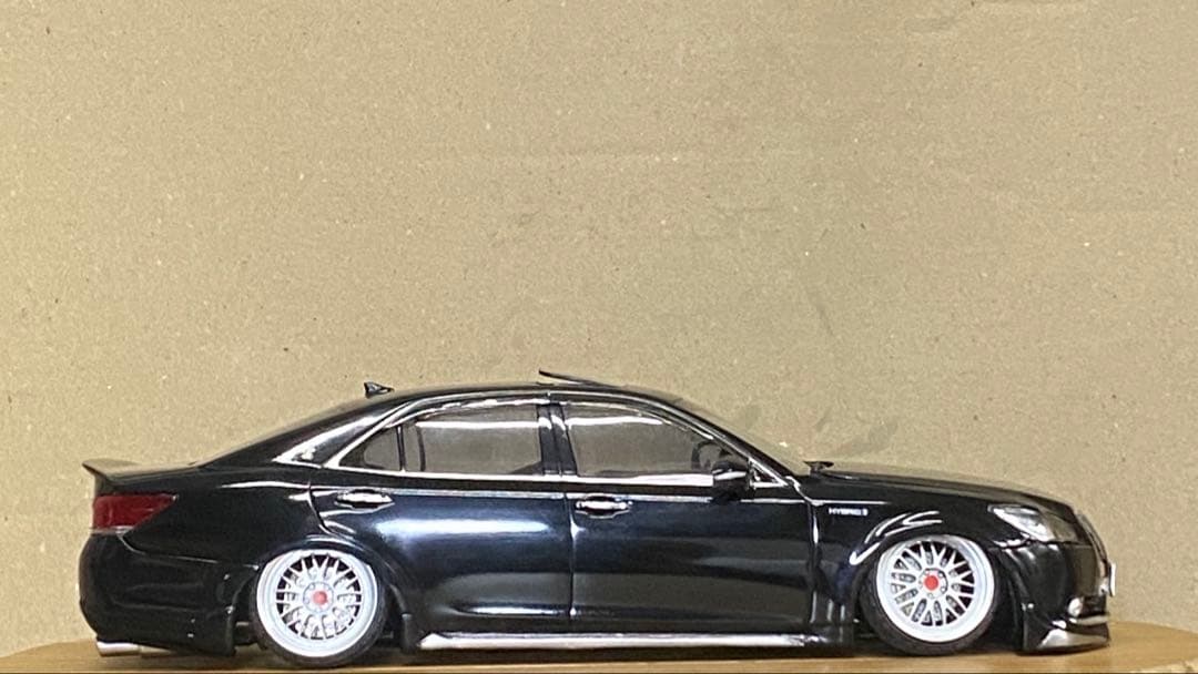 プラモデル完成品　 アオシマ 1/24 クラウンロイヤル　 21マジェスタ化