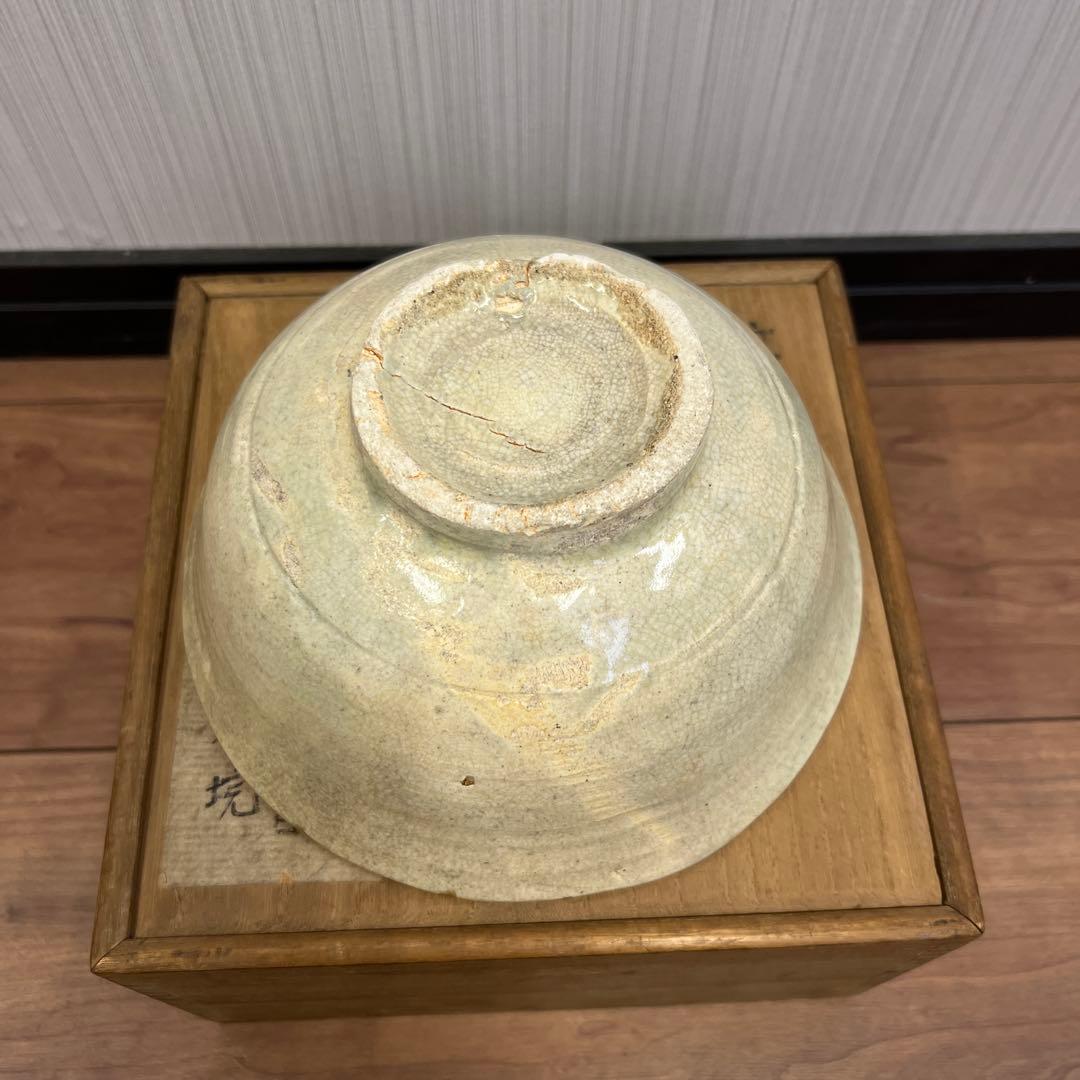 淡いクリーム色の茶碗 木箱付き