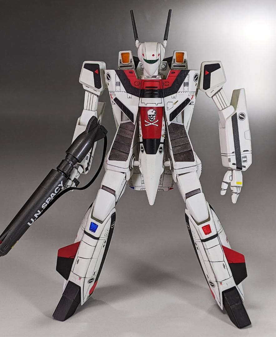 プラモデル　ハセガワ　1/72 VF-1S バトロイドバルキリー　組立塗装済