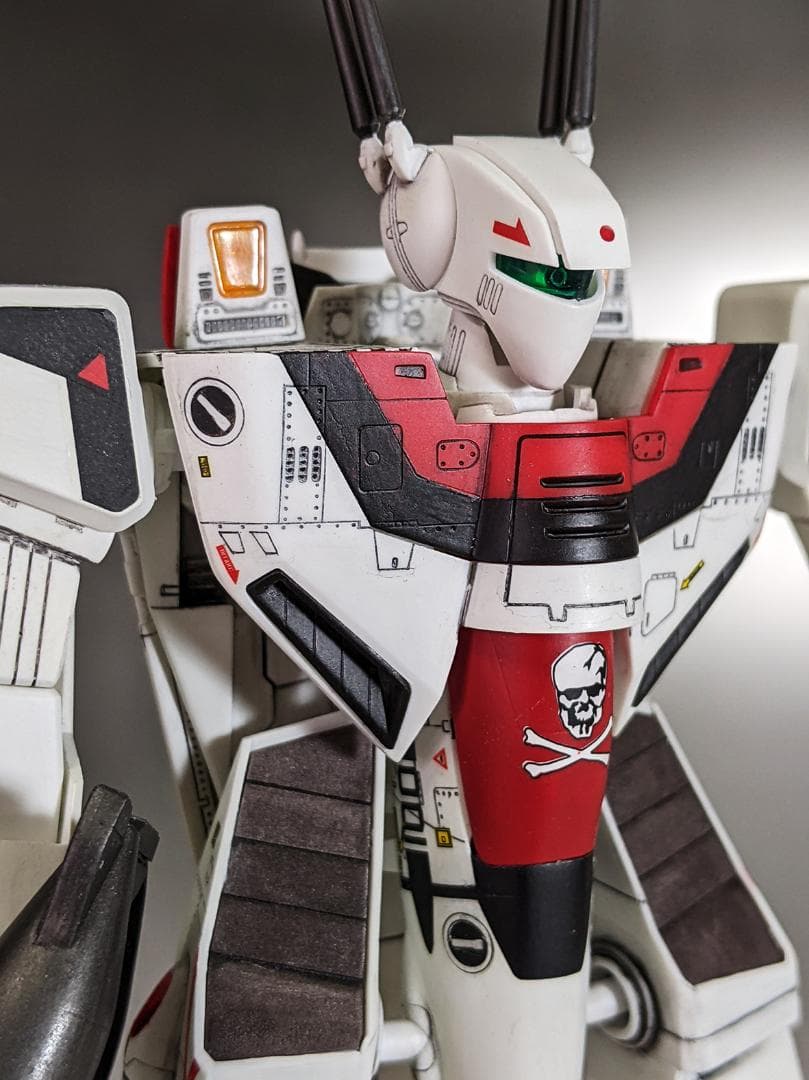 プラモデル　ハセガワ　1/72 VF-1S バトロイドバルキリー　組立塗装済