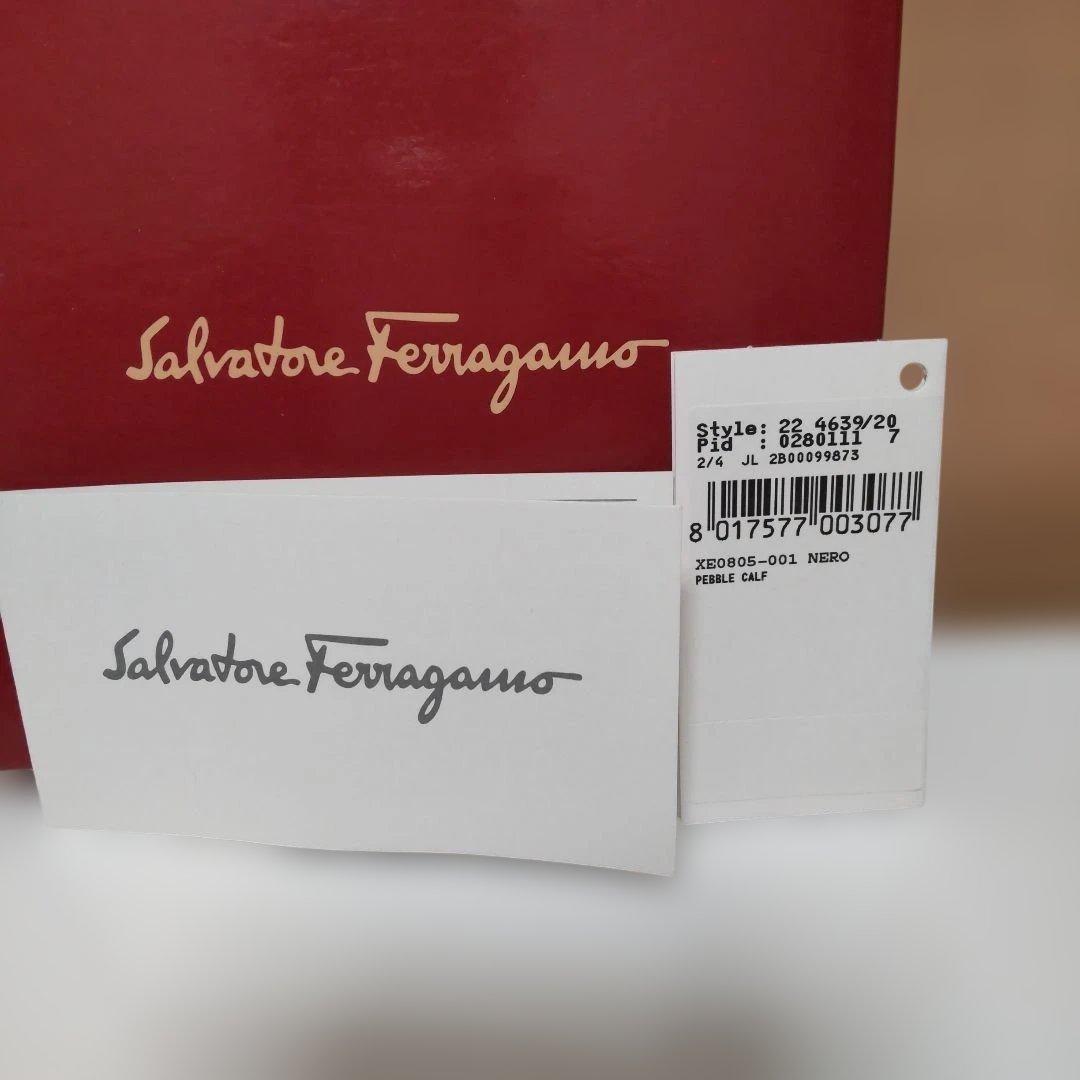 Salvatore　Ferragamo　未使用二つ折り財布　ガンチーニ