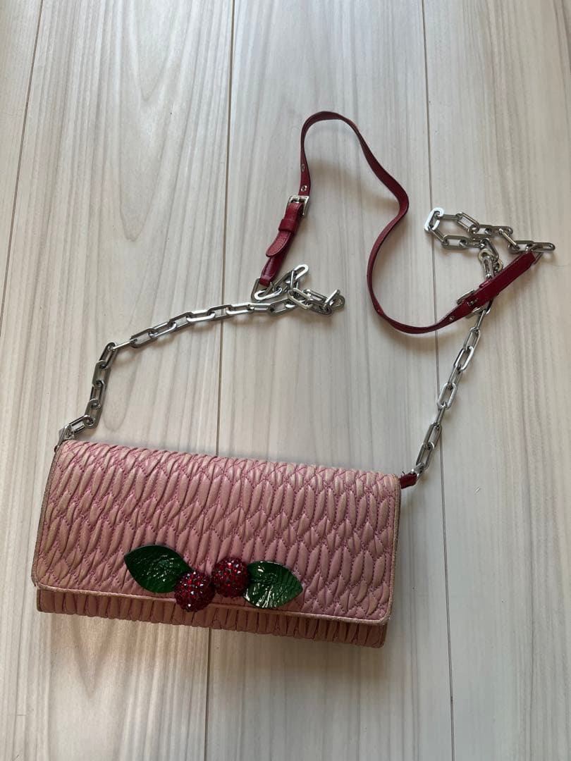 miumiu ピンク ショルダーウォレット