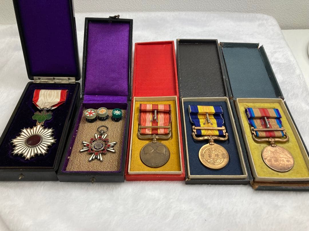 勲五等双光旭日章　勲六等瑞宝　満州事変 従軍記章　那事変従軍記章　勲章