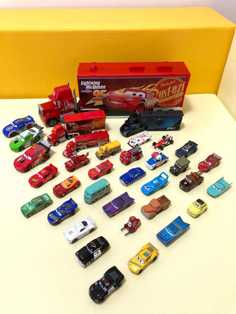 トミカ　カーズ ミニカーセット 35台