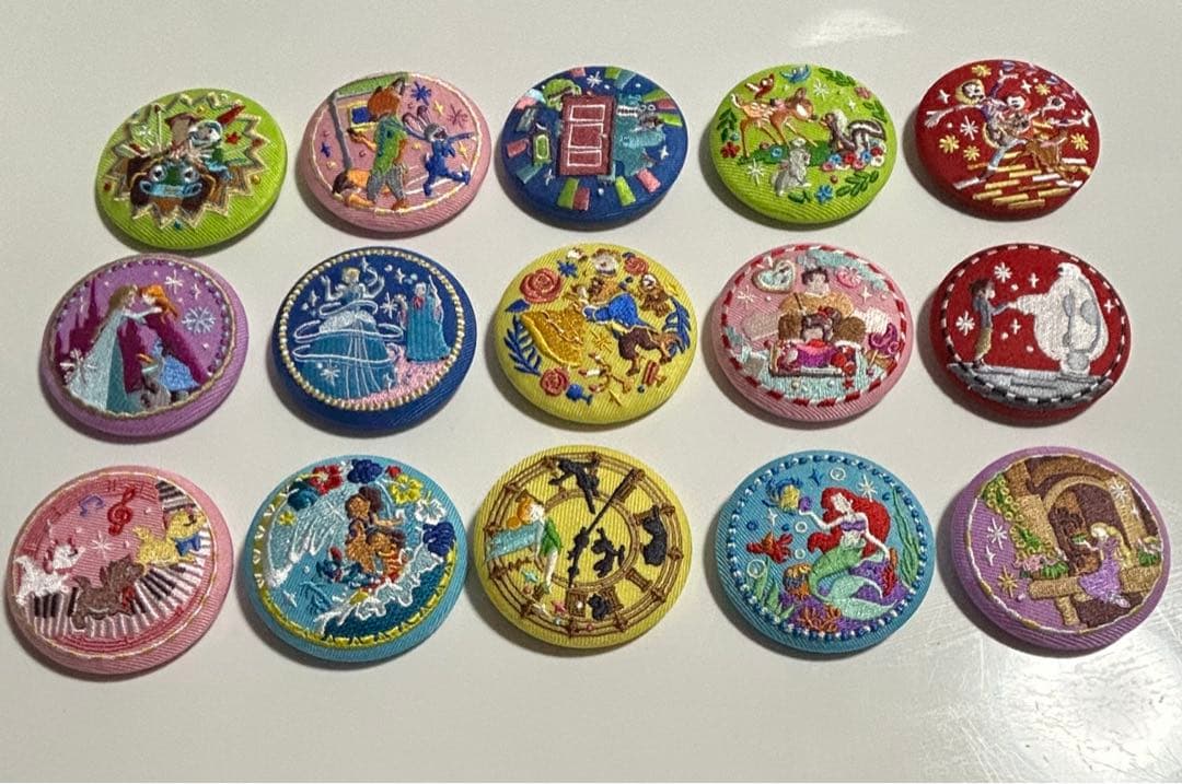 Disney Characters 刺繍缶バッジビスケット2 コンプリート15個