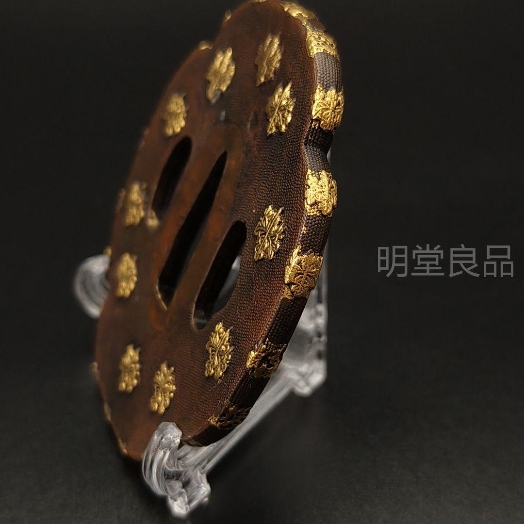 日本刀装具　刀鍔　家紋の図　五三の桐　銅地　細工　絵金銀　刀剣美術　武道具