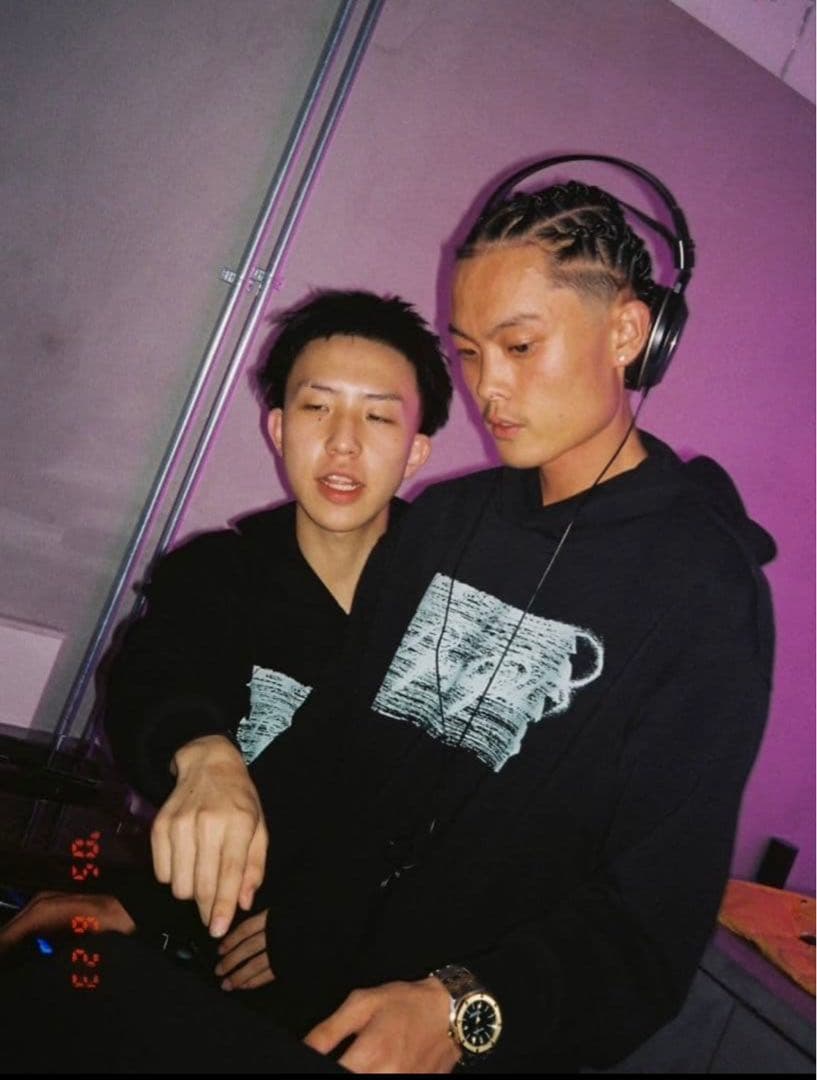 swagginboyzz パーカー