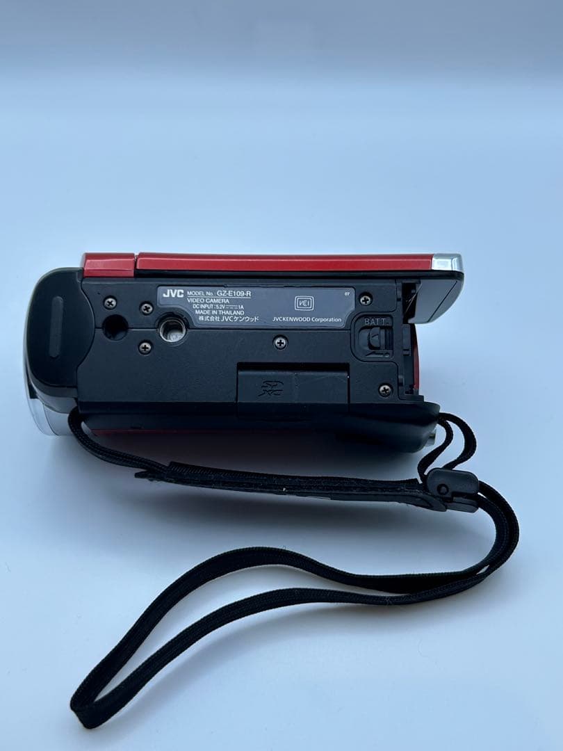 JVC ビデオカメラ　 GZ-E109-R レッド