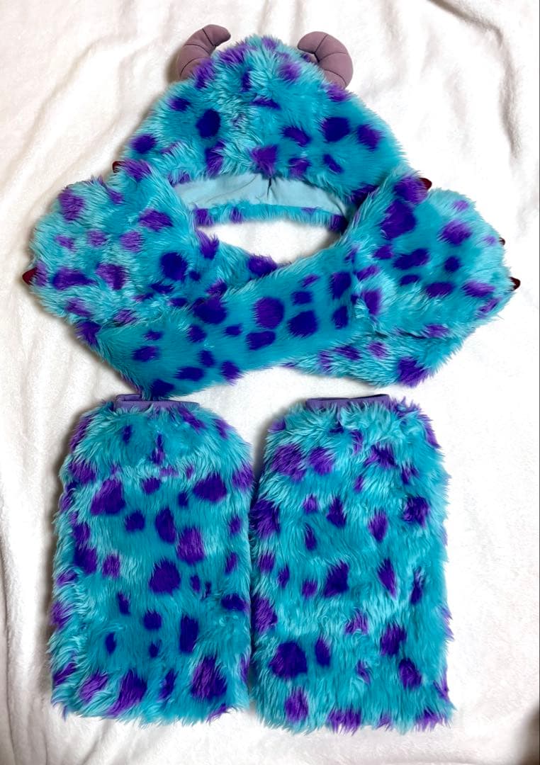 ディズニー ファンキャップ サリーマフラー手袋一体型＋レッグウォーマー 試着のみ