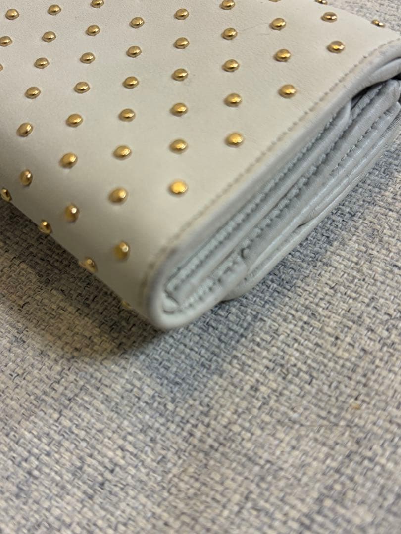 PRADA 三つ折り財布 スタッズ ホワイト 三角ロゴ