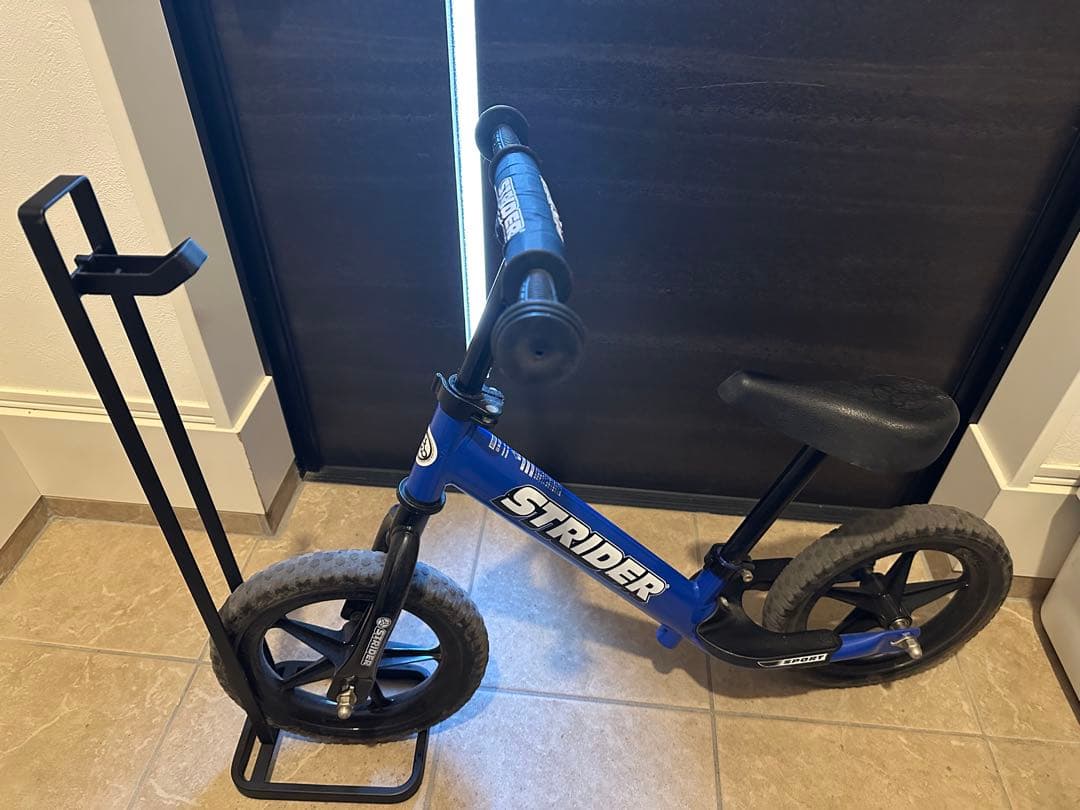 STRIDER 12インチ バランスバイク 青　室内保管　スタンド付き 箱無し