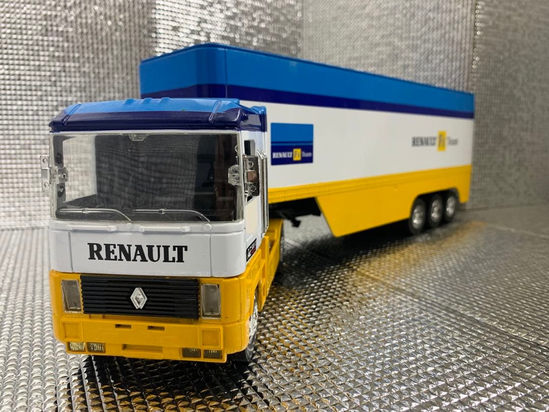 約50㌢BIGサイズ　F1ルノー　マグナム　トランスポーター　2007　1/32