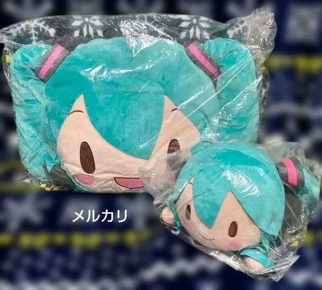 初音ミク きゃらまる プレミアムクッション　メガジャンボ寝そべりぬいぐるみ