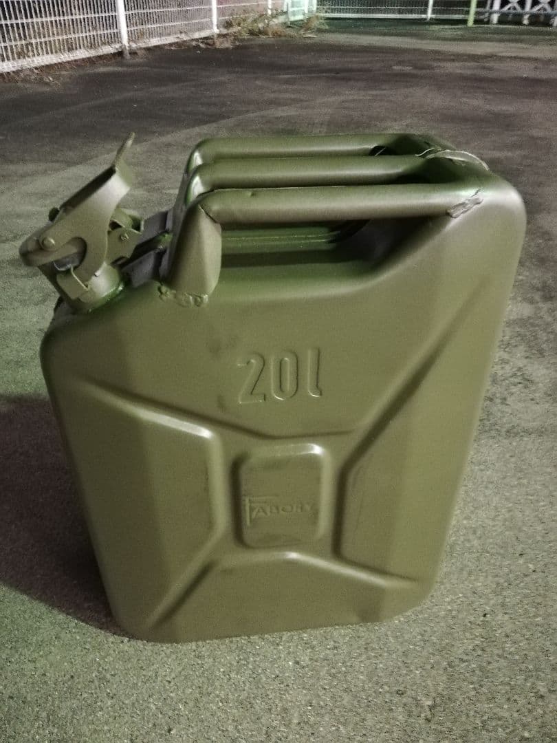 ミリタリー　灯油20リットル缶