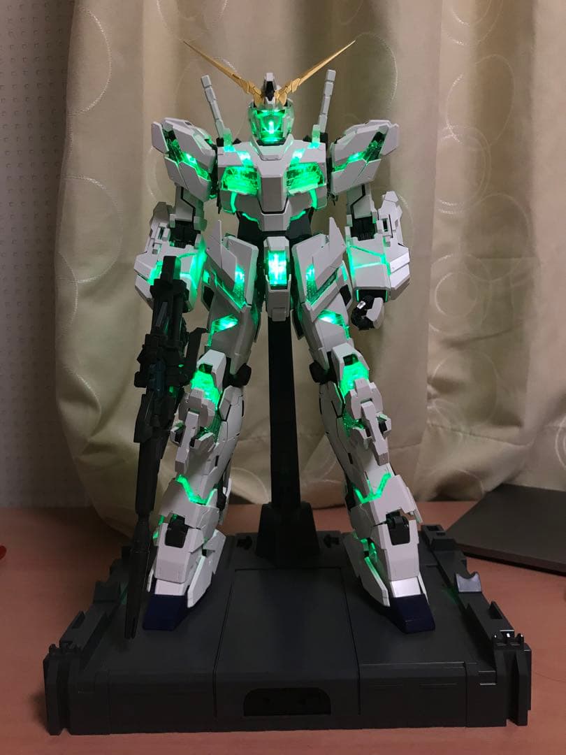 pg ユニコーンガンダム　透明サイコフレーム　多色led　ガンプラ　完成品