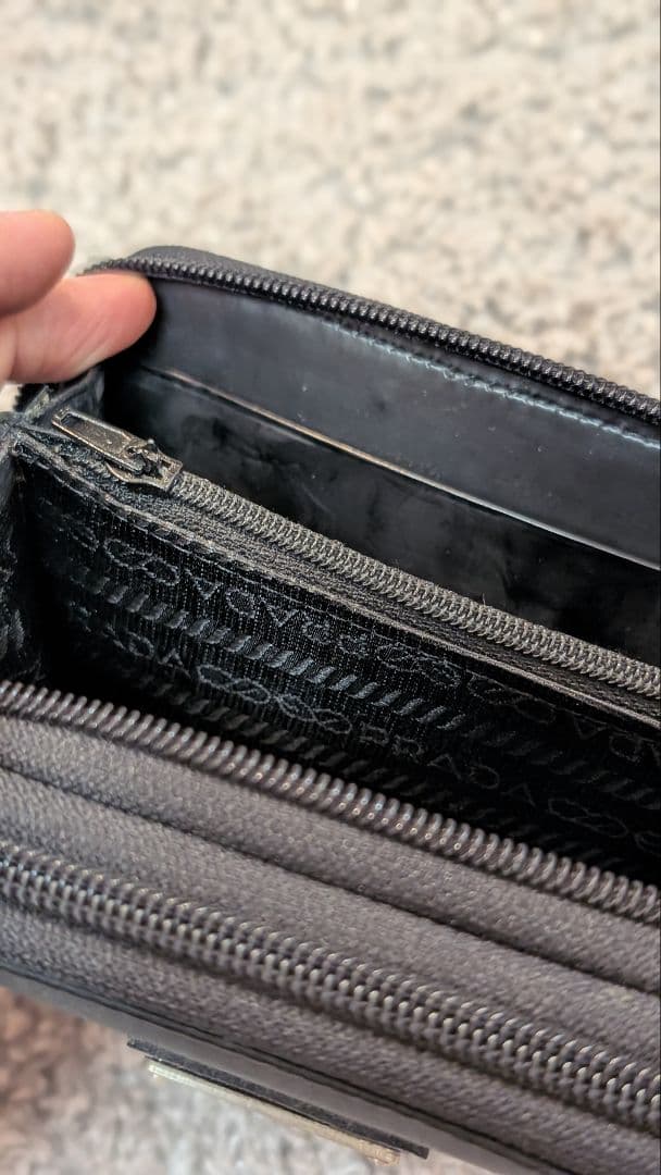 【ゆーゆーゆ  】PRADA Wファスナー 財布 ブラック