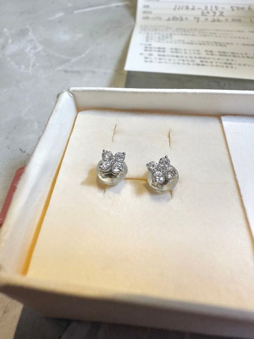 4℃プラチナピアス＜Mサイズ＞品番：111823155006保証書と箱つき