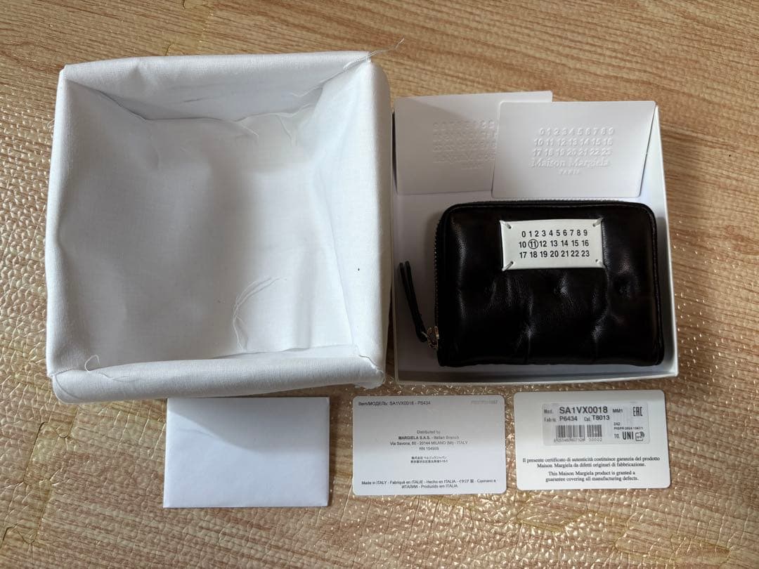 レザー ケース 黒 ボタン付き