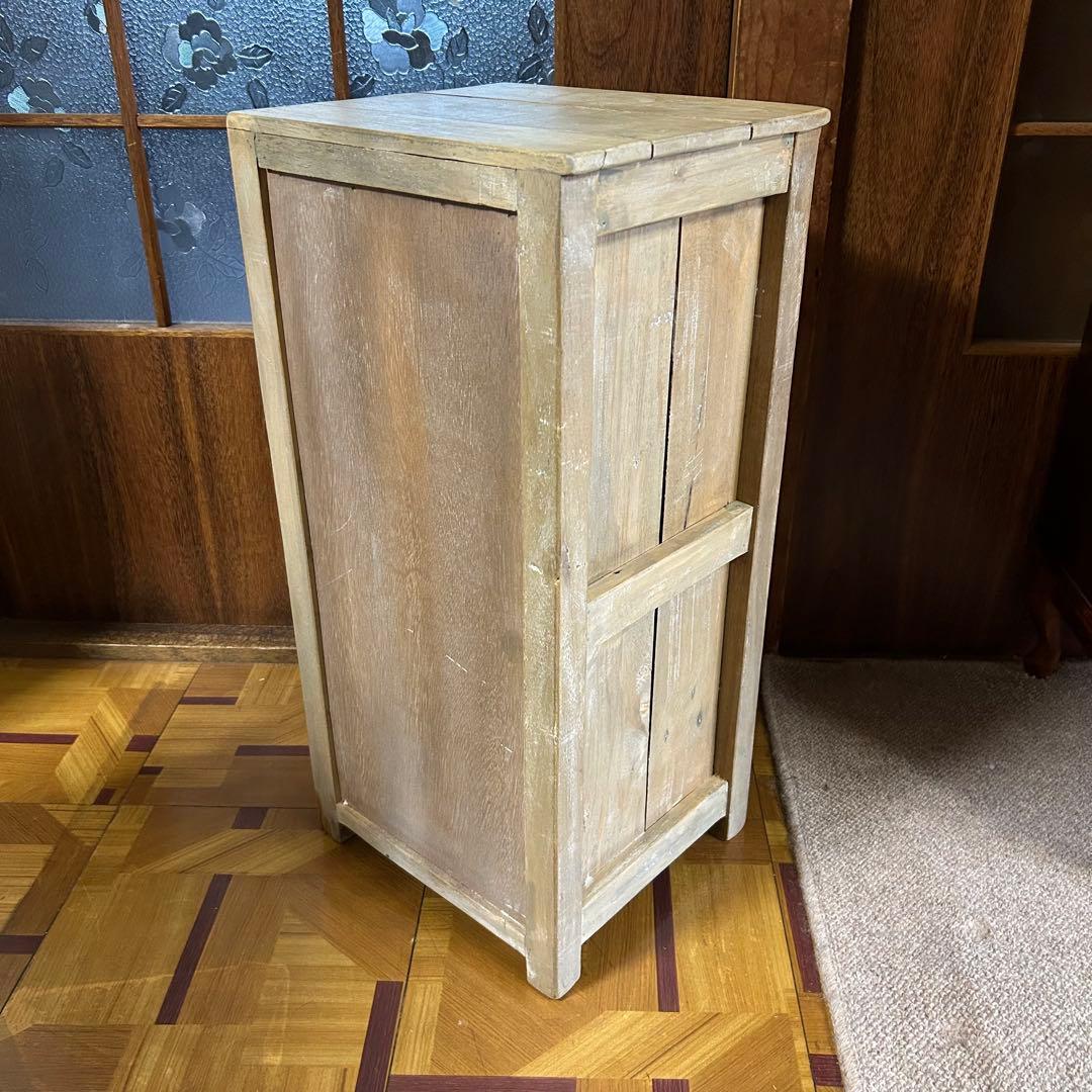 脚付き アンティーク調 ガラス ￼キャビネット