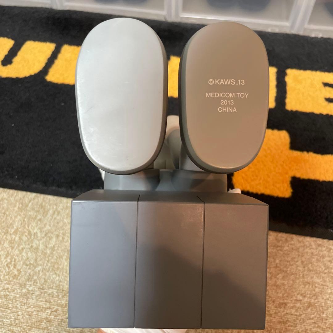 KAWS COMPANION PASSING THROUGH グレー