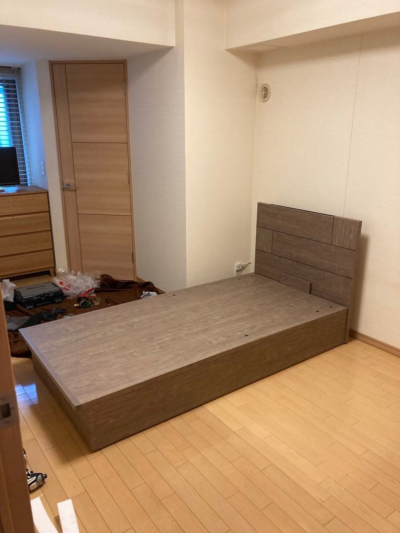 シングルベッドフレーム 跳ね上げ式収納付き（マットレス　ソフト付）1セット