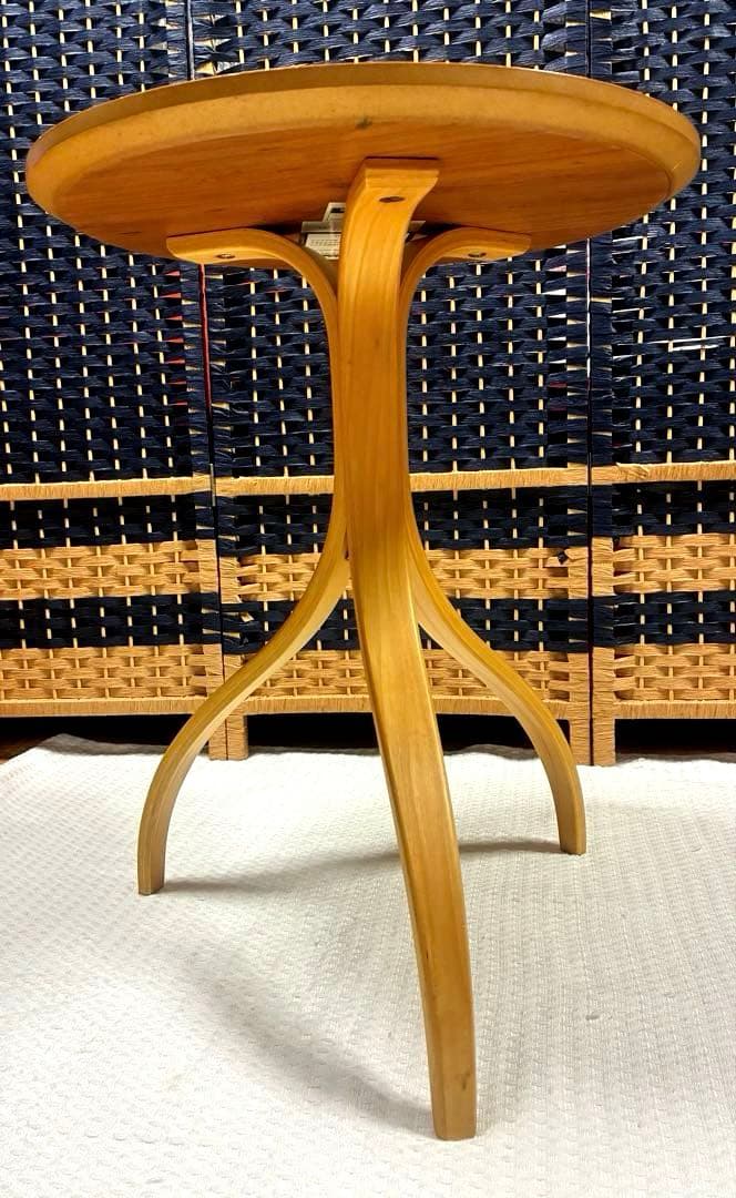 アクタス　モデュラスシグマ　曲木　3本脚　ワインテーブル　丸テーブル