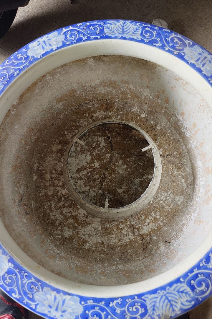 大型火鉢 青白磁の花柄火鉢