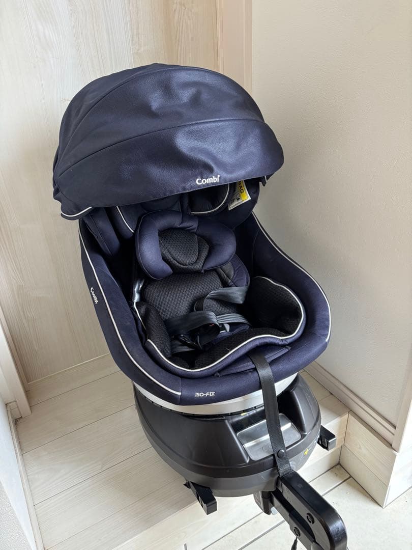 Combi 回転式チャイルドシート ネイビー