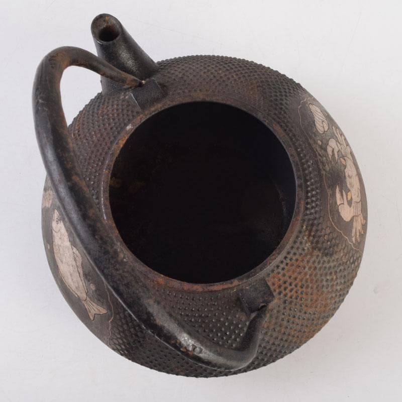 北大路魯山人作　布目象嵌　魚蟹文　鉄瓶　M　8677